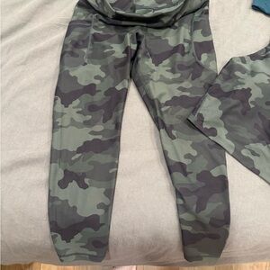 Old Navy Kids Green Camouflage Leggings